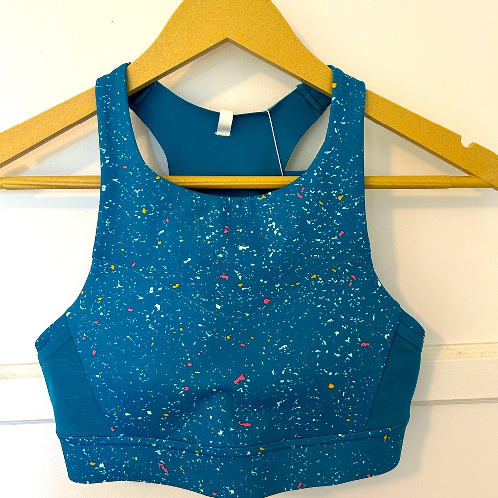 Brooks pocket run bra NWT